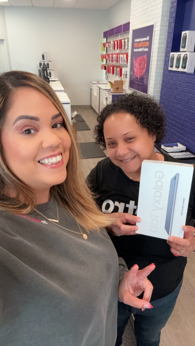 Rafaela making it happen every day! 🩷 #SEexpress #MetrobyTmobile