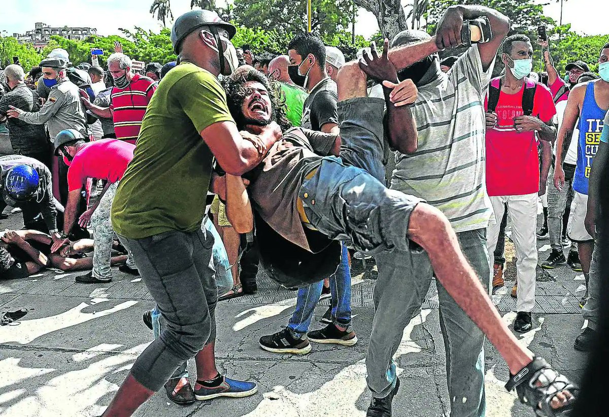yuniortrebol's tweet photo. A la prensa oficialista del régimen cubano: ¡atrévanse a publicar íntegramente en sus páginas centrales la Declaración Universal de los Derechos Humanos, sin coletillas ni manipulaciones! ¿Los dejarían hacerlo? https://t.co/pnaRof0XAu