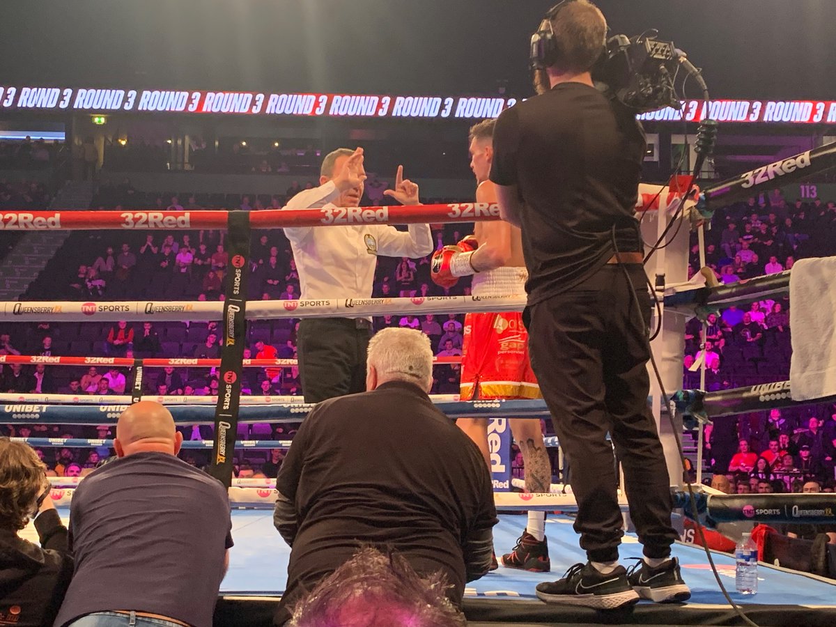 🥊🇬🇧 WHAT A FIGHT THIS IS💥 Three knockdowns already; two in favour of Liam Davies #Magnificent7
