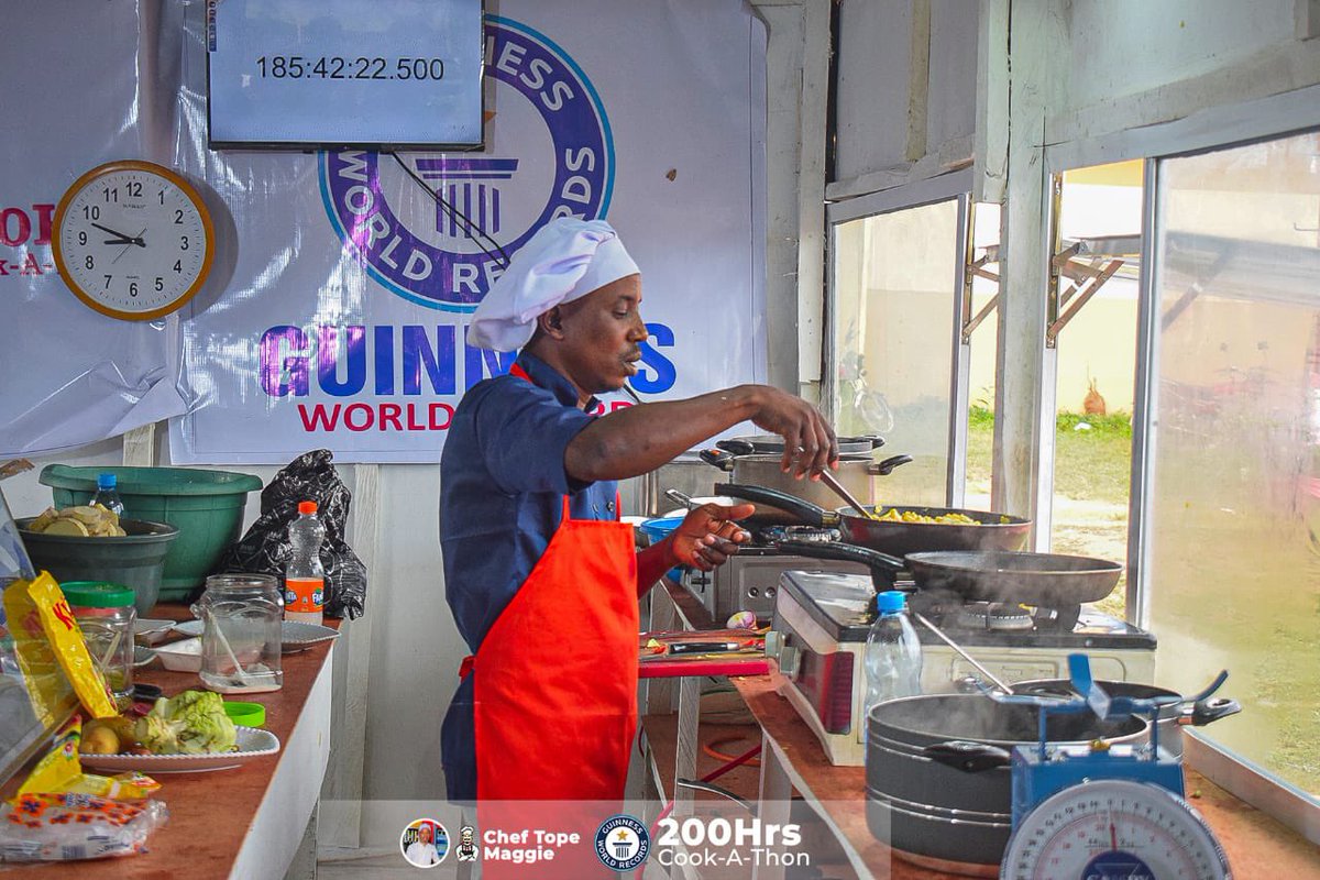 Big congratulations to Chef Tope, a man from Ogbomoso Oyo state who just completed his attempt of breaking the current Guinness World Record for the longest cooking marathon, with a time of 200 hours. Really applaudable 👏🏼👏🏼👏🏼