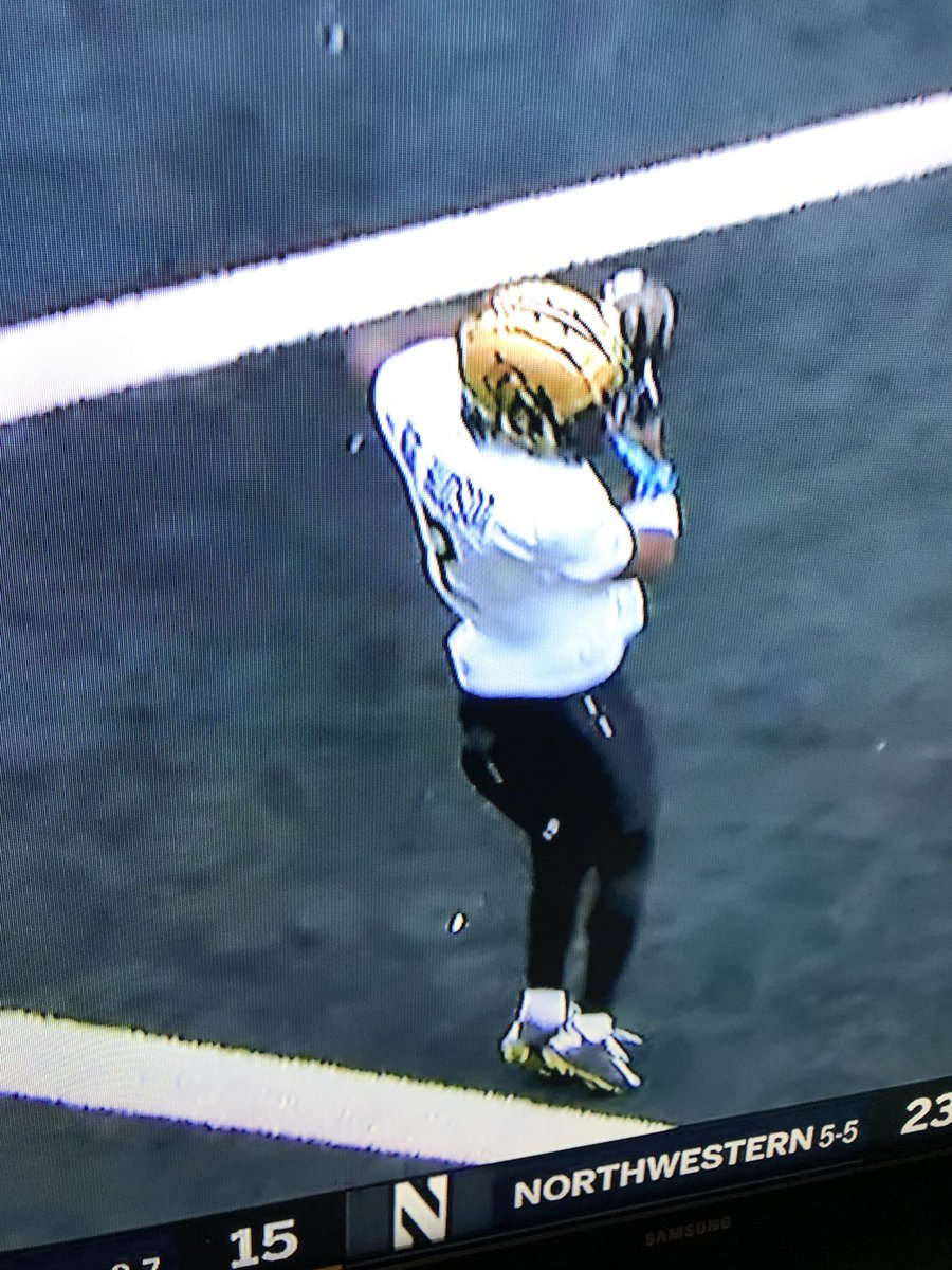 AlumKnightAdler's tweet photo. Robbed. https://t.co/PTMANkEovH
