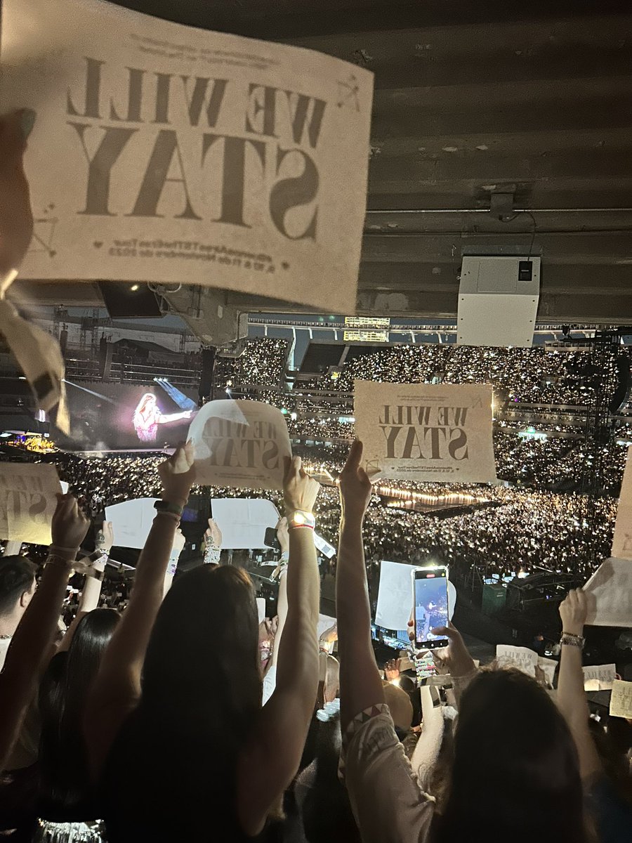 esta situación no debe ser fácil para vos pero te hicimos una promesa #TaylorWeWillStay