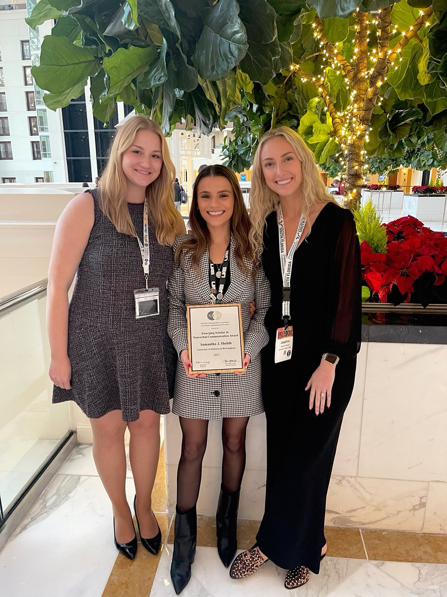 DrShebib's tweet photo. 2023 Emerging Scholar in Nonverbal Communication @NatComm with my (un)official advisees! #NCA2023 https://t.co/EAhG0AbCK2
