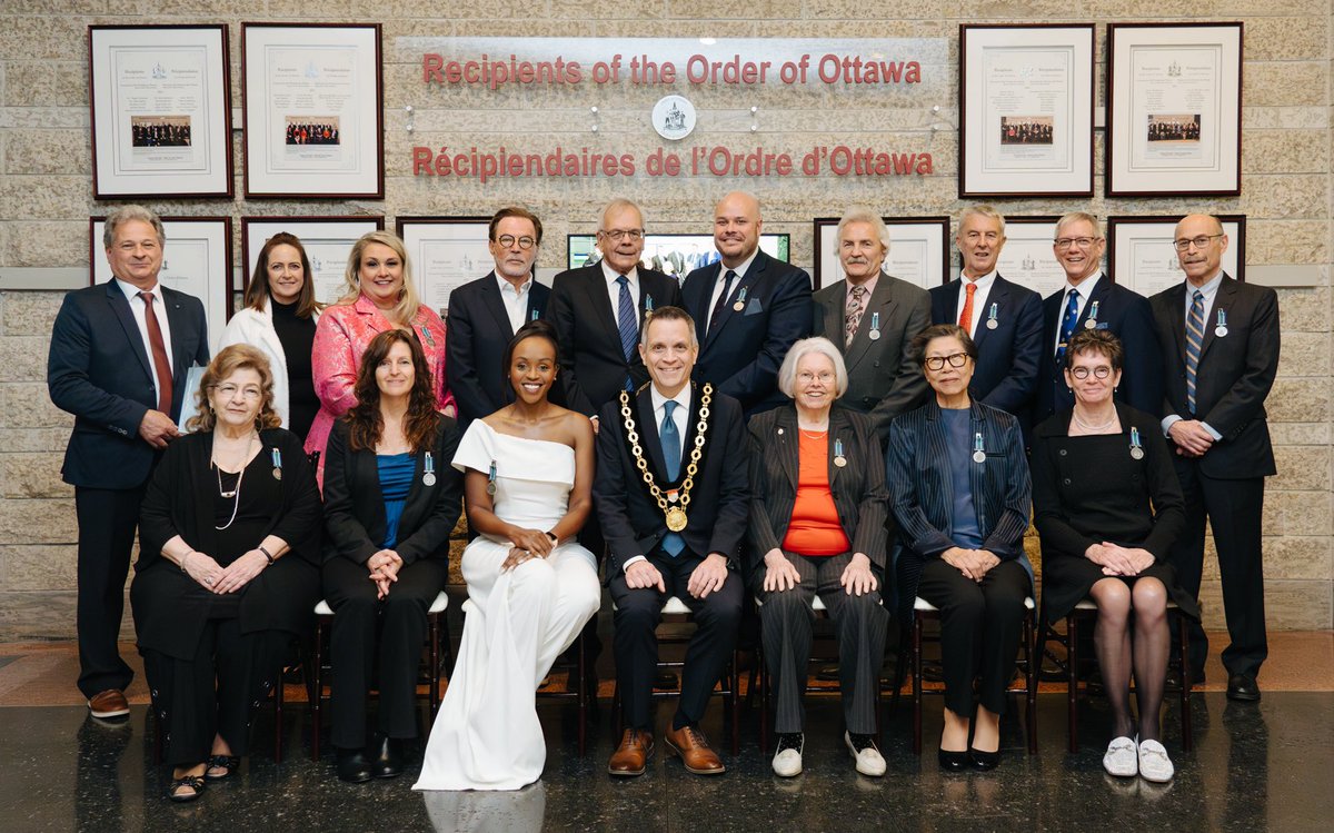Swimmer, curler, community builder. For us -leader! Congrats to Anne Merklinger on receiving the Order of Ottawa.

Nageuse, joueuse de curling, bâtisseuse… et pour nous, chef de file!  Félicitations à Anne Merklinger pour avoir reçu l’Ordre d’Ottawa. Un honneur bien mérité!