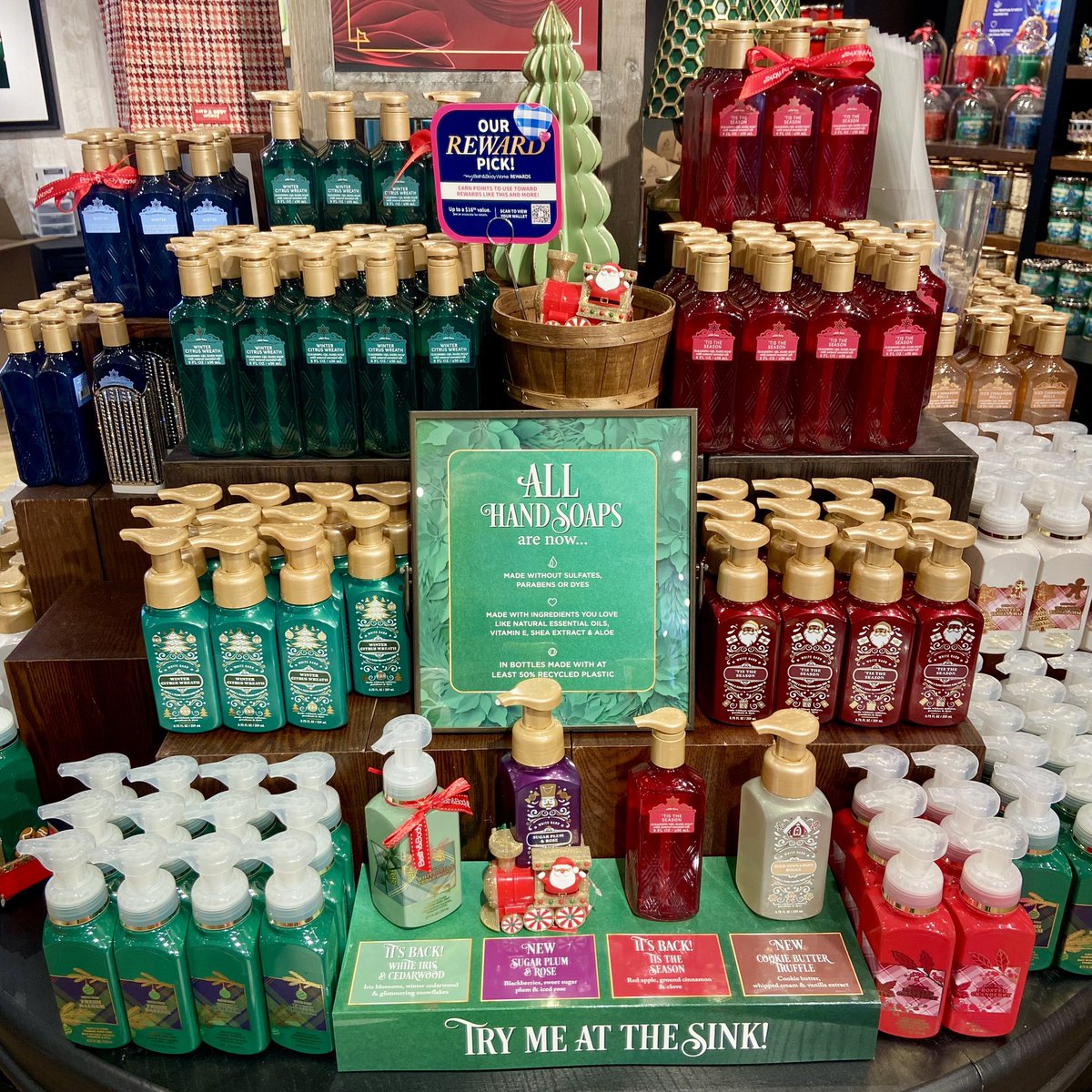 TangerTilton's tweet photo. Today is kind of a BIG deal…BIG soap day at Bath & Body Works. All hand soaps are $2.95 this weekend only. 🫧
#bathandbodyworks #handsoaps #cleanhands #trending #sale #deals #shopping #instore #tangeroutlets #tangeroutletstilton #lakesregionnh #tiltonnh #visitnh #newhampshire https://t.co/3aIYDBTm2o