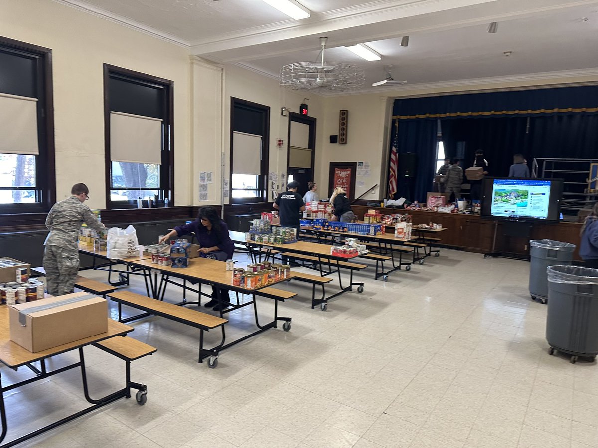 Htsd_Klockner's tweet photo. @Notre_Dame_HS &amp; #McGuire Fort Dix Civil Air Patrol &amp; members of @WeAreHTSD community are here assembling Thanksgiving food boxes. Thank you everyone https://t.co/1N1S7sFed7