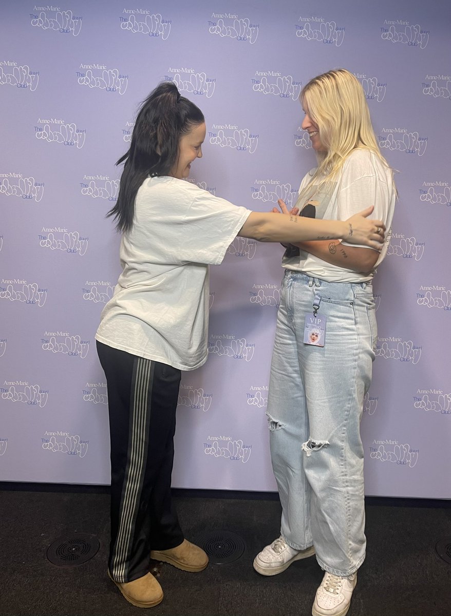 Fake_Smile_CVH's tweet photo. IS THIS REAL?!?! 😭🥺🥰😍 @annemarie https://t.co/0RIRj0690I