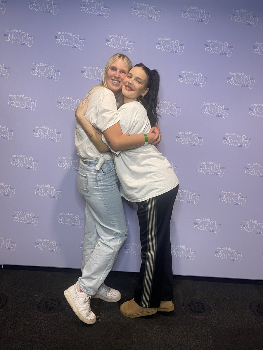 Fake_Smile_CVH's tweet photo. IS THIS REAL?!?! 😭🥺🥰😍 @annemarie https://t.co/0RIRj0690I