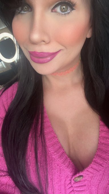 Happy Fall :) do not  get the Gwen stefani mauve lip gloss it&rsquo;s runny https://t.co/EihZRtltiL