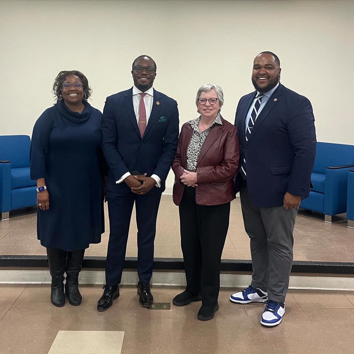 MartinezforMD's tweet image. Team 22 hosted our Pre-Session Town Hall this morning at the Greenbelt Library! 

It was great to dialogue with community about Purple Line, Education, School Construction, Public Safety and Healthcare. We’re 53 days from the start of the 2024 session. #Working4MD