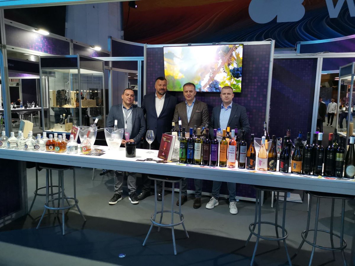 Помоћник министра Горан Бурсаћ у Београду посјетио Други међународни сајам вина "Винска визија Отвореног Балкана", који је окупио више од 600 излагача. Излагачи из Српске су: Подруми Вукоје Требиње, Подруми манастира Тврдош Требиње, Винарија Вера Требиње и Јунгић Челинац.