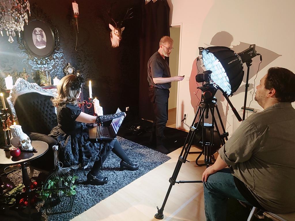 Chiko (@chibichikochan) on Twitter photo Geht weiter. Und weiter und weiter. Wir kommen dieses WE bei <a href="/Cosboxstudios/">CosBox Studios</a> nicht weg. Aber das ist okay. Es ist toll hier, alle sind lieb und es gibt nachher Futter. *___* Geht weiter. Und weiter und weiter. Wir kommen dieses WE bei <a href="/Cosboxstudios/">CosBox Studios</a> nicht weg. Aber das ist okay. Es ist toll hier, alle sind lieb und es gibt nachher Futter. *___*