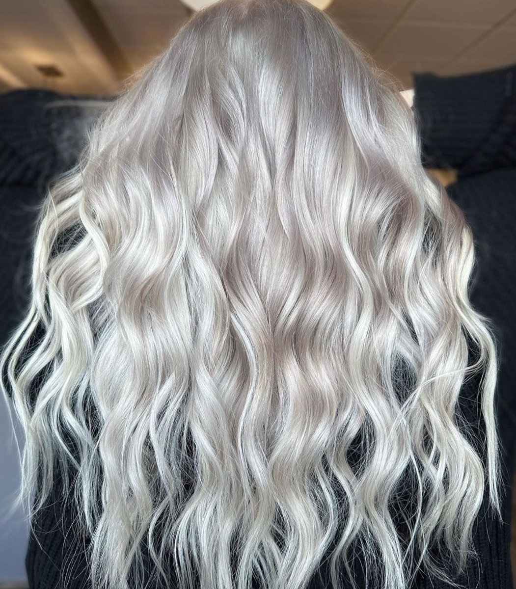 huntordyeuk's tweet image. What shade are you going for the Winter months? 🤍 Comment below!

@shearelegance_bynicole (she/her) creates this gorgeous look using Pulp Riot!

Using shades Icy and Moonstone in the Pulp Riot High Speed Toners

Shop now on Hunt or Dye 🤍 #HOD #HuntorDye #PulpRiot