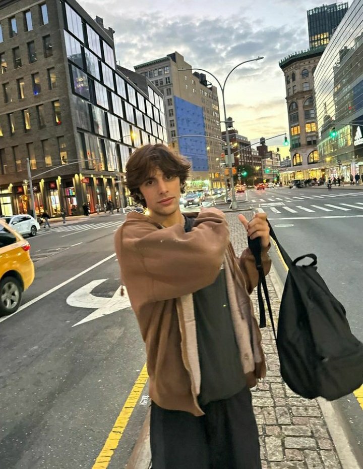 onlycxsh_'s tweet photo. ⠀

ㅤㅤㅤㅤㅤ⠀ ،،  𝗜𝗳 𝘄𝗲 𝗺𝗲𝘁 𝗮𝘁 𝗺𝗶𝗱𝗻𝗶𝗴𝗵𝘁 
ㅤㅤㅤㅤㅤㅤ⠀ 𝗶𝗻 𝘁𝗵𝗲 𝗵𝗮𝗻𝗴𝗶𝗻𝗴 𝘁𝗿𝗲𝗲.
ㅤㅤㅤㅤ ㅤ ⠀  📍,  𝒎𝒂𝒏𝒉𝒂𝒕𝒕𝒂𝒏, 𝒏𝒚.

⠀ https://t.co/pFbhnOJMSf