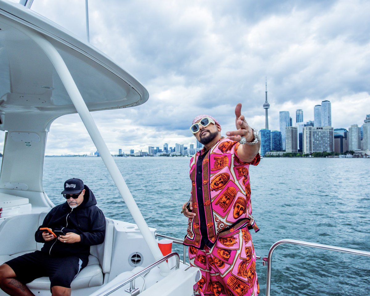 duttypaul's tweet photo. Dropping some #BTS scenes from mi Superbly Excellent #SummaHot Vid!!! 🔥🔥🔥

https://t.co/xPbmPaHiCu https://t.co/656P2YV6h1