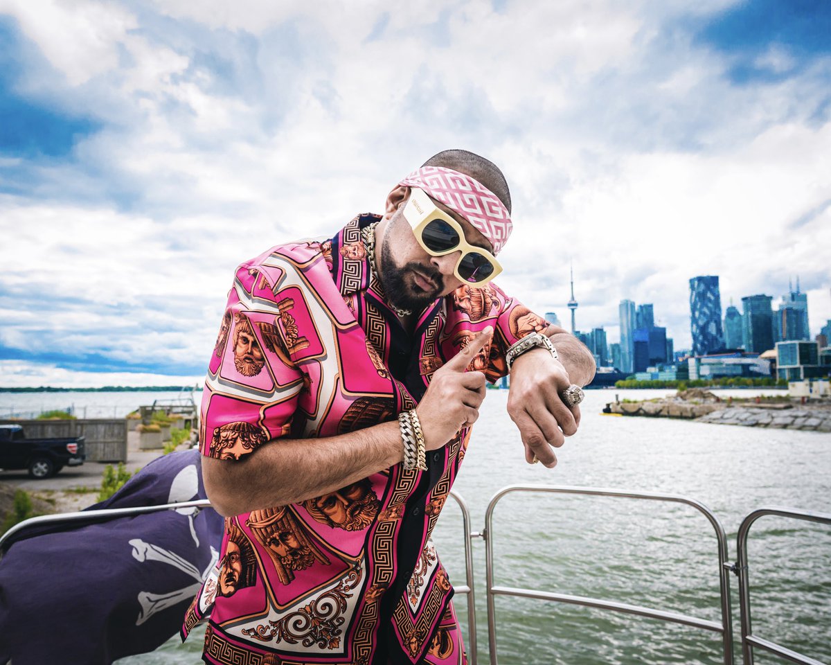 duttypaul's tweet photo. Dropping some #BTS scenes from mi Superbly Excellent #SummaHot Vid!!! 🔥🔥🔥

https://t.co/xPbmPaHiCu https://t.co/656P2YV6h1