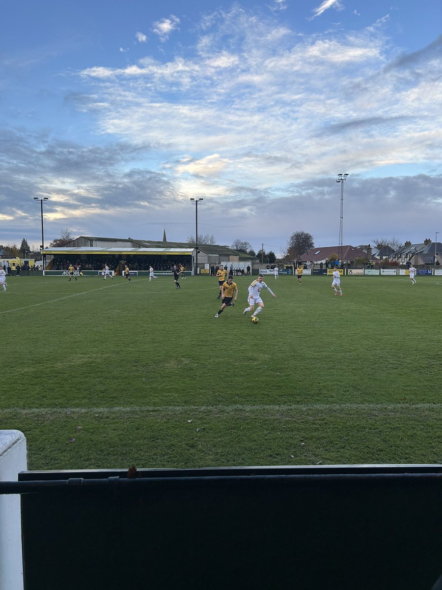 Highland League Local Derby.

<a href="/NairnCounty/">Nairn County FC</a> v Forres Mechanics.

Tungsten tussle between two stalwarts of the Highland league scene.

Looks majestic under the lights 📸 

Credit: <a href="/stewmacd1985/">Stewart Macdonald</a>