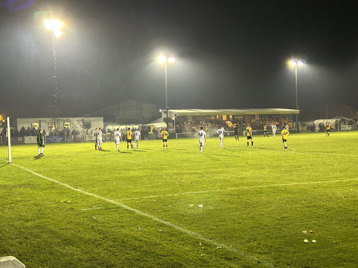 tourotterraces's tweet photo. Highland League Local Derby.

@NairnCounty v Forres Mechanics.

Tungsten tussle between two stalwarts of the Highland league scene.

Looks majestic under the lights 📸 

Credit: @stewmacd1985 https://t.co/KhkBfHJaAC