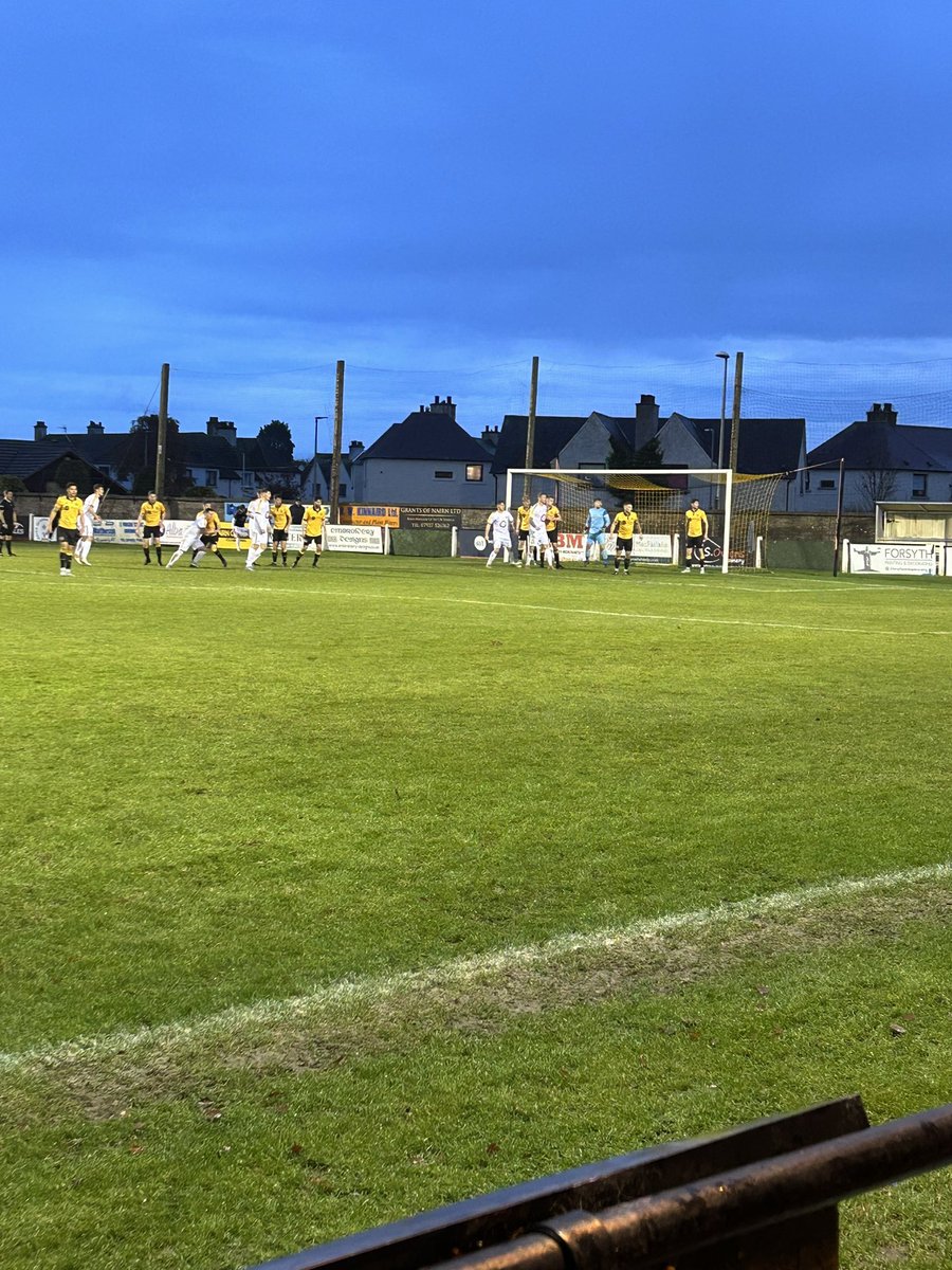 tourotterraces's tweet photo. Highland League Local Derby.

@NairnCounty v Forres Mechanics.

Tungsten tussle between two stalwarts of the Highland league scene.

Looks majestic under the lights 📸 

Credit: @stewmacd1985 https://t.co/KhkBfHJaAC