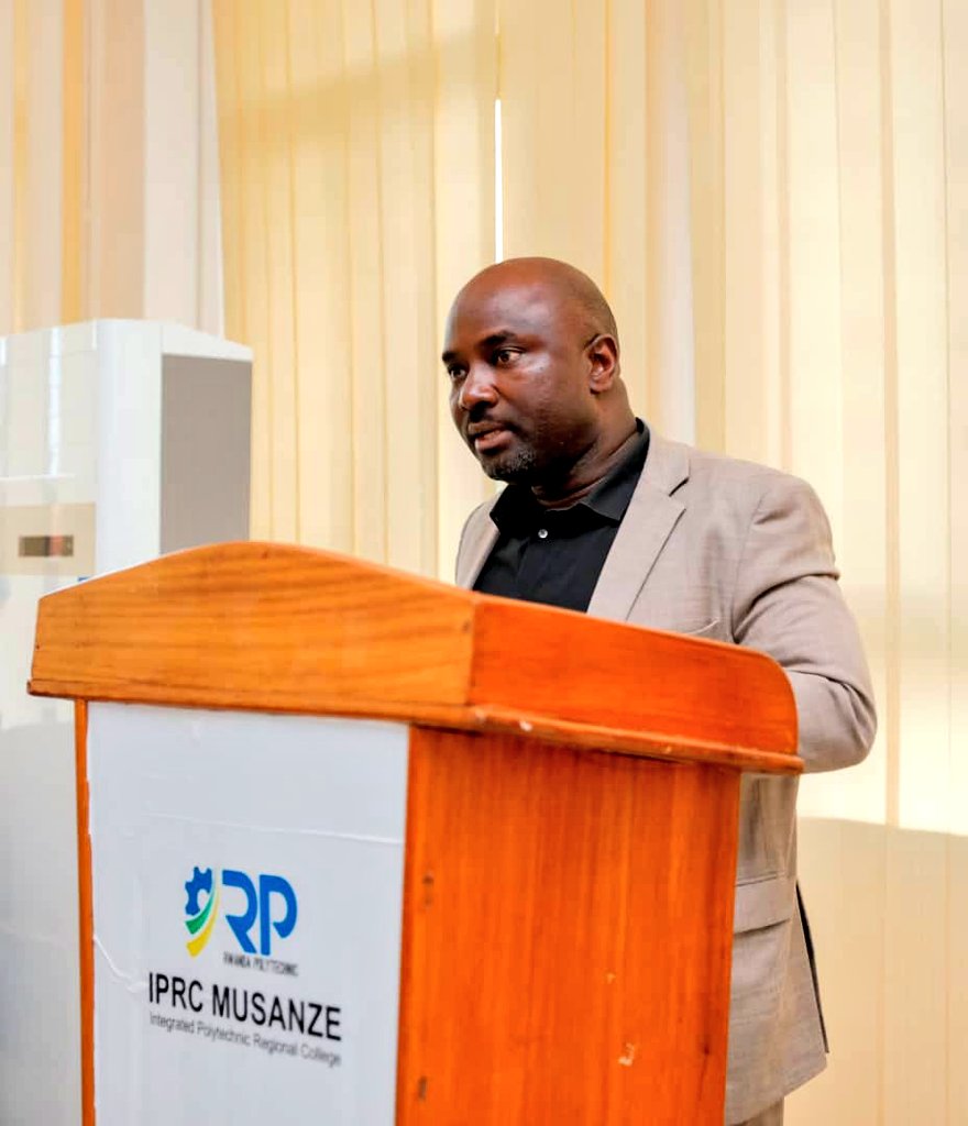 MusanzeDistrict's tweet photo. Guverineri wa @RwandaNorth @gahundemaurice arikumwe na Meya w' Agateganyo w' Akarere @HBizimana na Ambasaderi  wa @ChinaEmbinRW batashye ku mugaragaro Laburatwari 5 muri @IPRCMusanze  zuzuye ku nkunga y' Ubushinwa zifite ibikoresho bizifashishwa n' abanyeshuri mu bushakashatsi. https://t.co/jodYNBZIHt