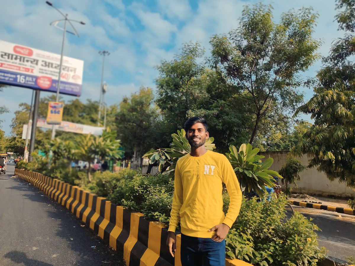 Brijeshpreet's tweet photo. “Let's spread some yellow love....💛
🔴 Pic credit - Shukla ♥️
.
.
.
.
.
.
.
.
#photography #photoshoot #pic #photo #modelphotography #photo #click #yellow #yellowstone #yellow💛 #lifestyle #style #fashionstyle #lovequotes #forver #brijeshpreet #brijesheart #happy #artist https://t.co/aBYLW8OxWh