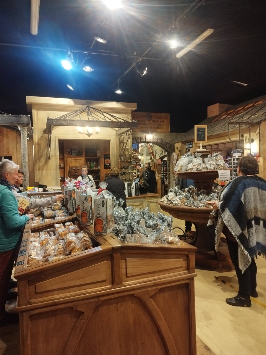 EarlCrechcariou's tweet image. Vue le temps 🌧️🌧️ petite sortie a plougonver (22) à la biscuiterie #MENOU  voir le musée des commerçants et s'approvisionner en gâteau breton et autres 😁 poke @SeverineAvisse  tu peux aller faire un tour 😉