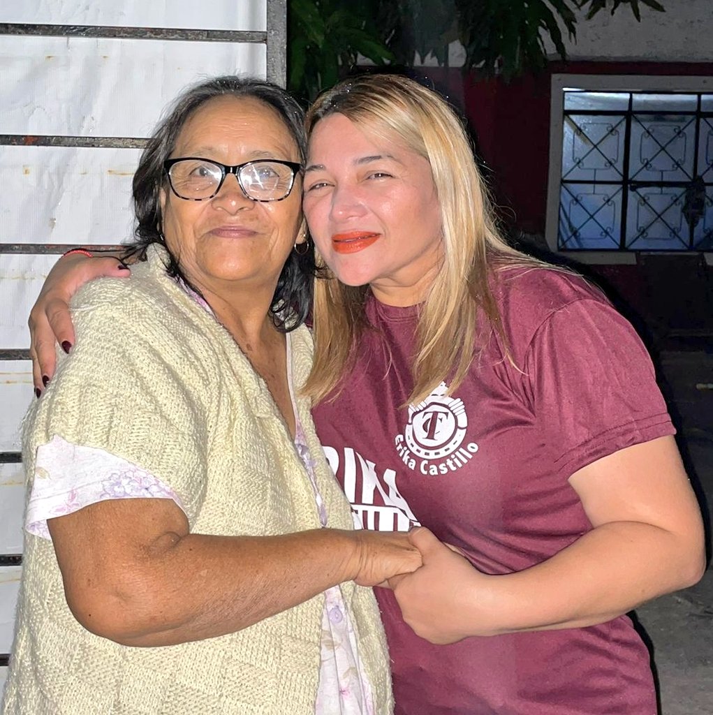 ¡Dedicación y entrega en cada visita! Erika Castillo sigue llevando sus propuestas casa por casa #Cancún #QuintanaRoo 

Nota completa 👇
monitoronline.com.mx/2023/11/18/ded…