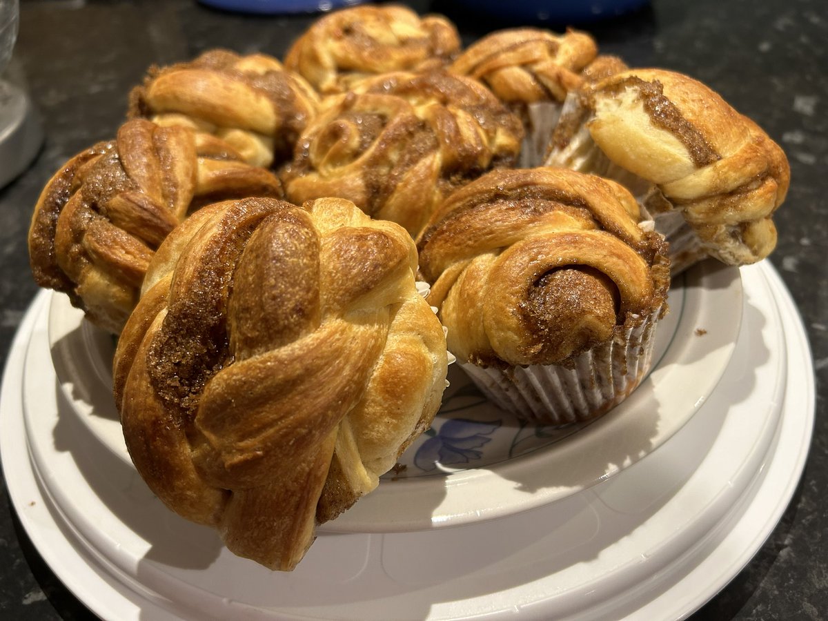 When it’s grey outside it’s a baking day #cinnamonknots