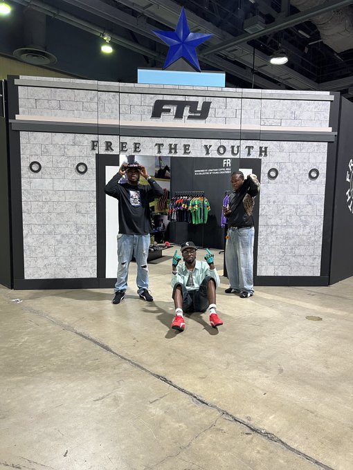 DripsNstyles's tweet image. Ghanaian streetwear brand, @freetheyouth_gh, makes history as they become one of the first African streetwear brands to exhibit at this year’s @ComplexCon in Los Angeles, USA.