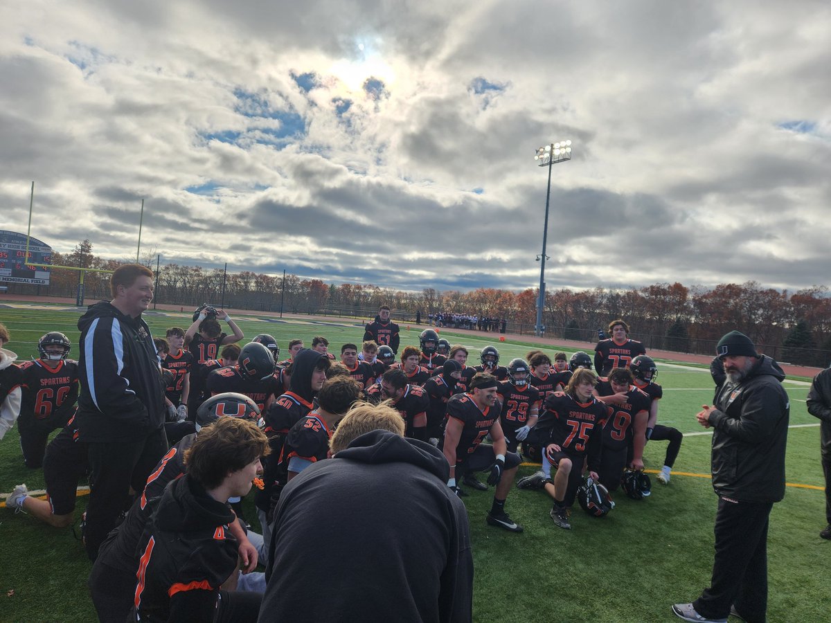 <a href="/UHS_Spartans/">𝐔𝐱𝐛𝐫𝐢𝐝𝐠𝐞 𝐒𝐩𝐚𝐫𝐭𝐚𝐧𝐬</a> are headed to the Super Bowl! 35-15 win over Clinton! #spartanpride #roadtogillette