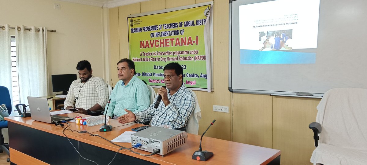 DSSOANUGOLA's tweet photo. Training of Teachers by Resource Person under #Navchetana -1 Programme of #NAPDDR Scheme in Angul District. @SSEPD2 @angul_dm  #TeacherTraining
#NashaMuktBharat #EducationMatters #TeacherledInterventionProgramme #DrugDemandReduction https://t.co/qIsZjIAAKi