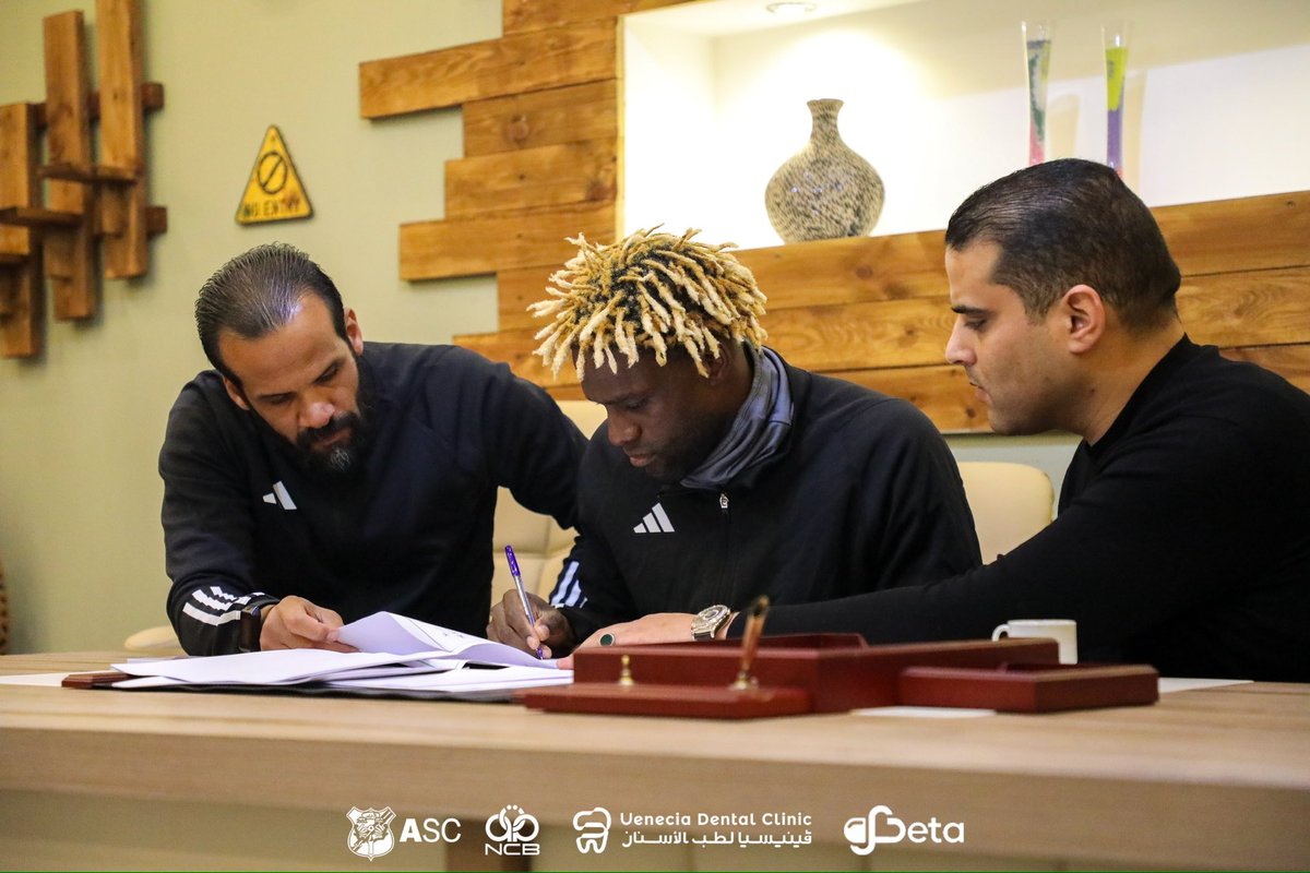 Alakhdar_SC's tweet photo. خرجتُ إلى صيد الضباء فصادني
هناك غزالٌ أخطرُ القومِ أَمْهَرُ 

ليس للصيد ، ولن تستطيع الوصول له ، ماهِرٌ في مُراوغة الخصوم والعروض ، فقط رئيس مجلس الإدارة: إدريس بوقويطين هو من استطاع إيقافه للتوقيع على كشوفات الأخضر.
الغزال البرعصي ، لا يتردّد في أن يكون قائدًا حتّى عام 2026 . https://t.co/Gy0o1cNn8x