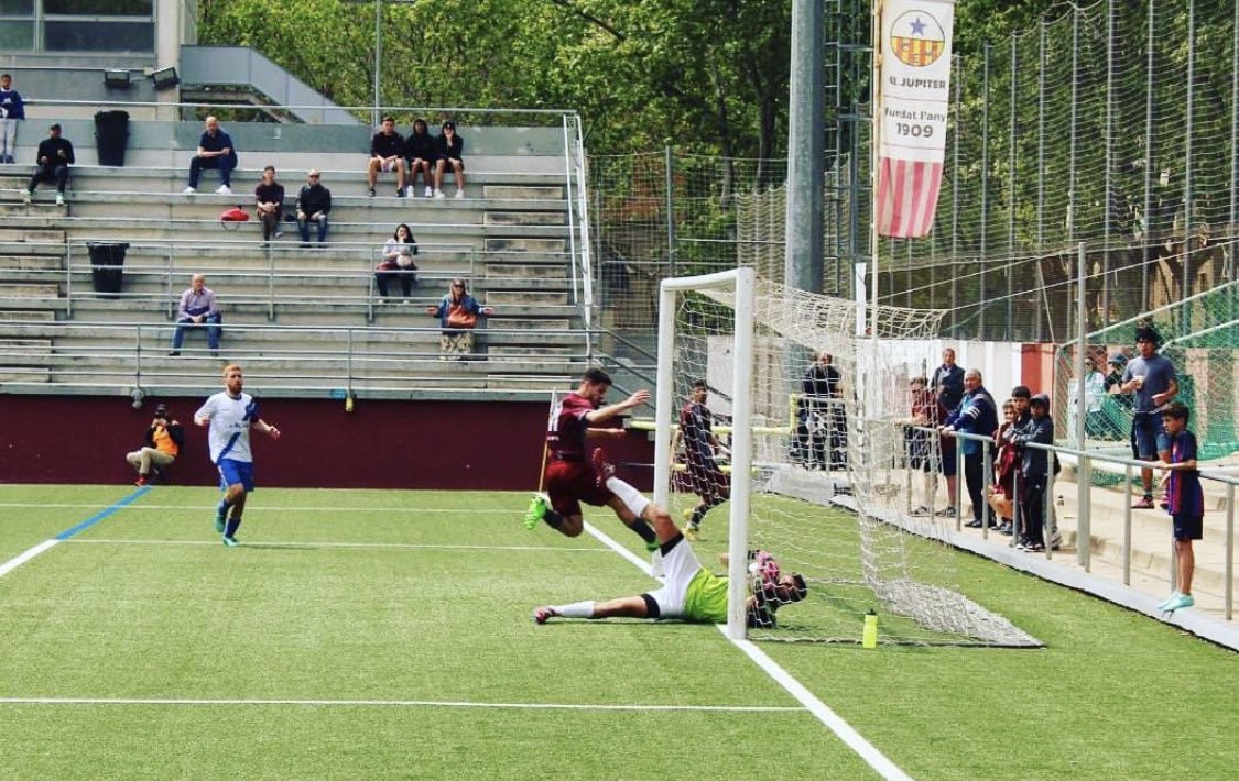 La direcció esportiva del <a href="/CE_Jupiter/">CE Júpiter</a> ha decidit prescindir d’en <a href="/MarioMCH_19/">Mario Muñoz</a> 🪄🎩⚽️

Forjat al planter,amb ADN gris grana,continuarà sens dubte tocant-la de cara pels camps dels barris populars. 

Gràcies a l’afició, a <a href="/ReducteGG/">Reducte GrisGrana</a> pel seu #SuperMario, a la direcció i treballadors