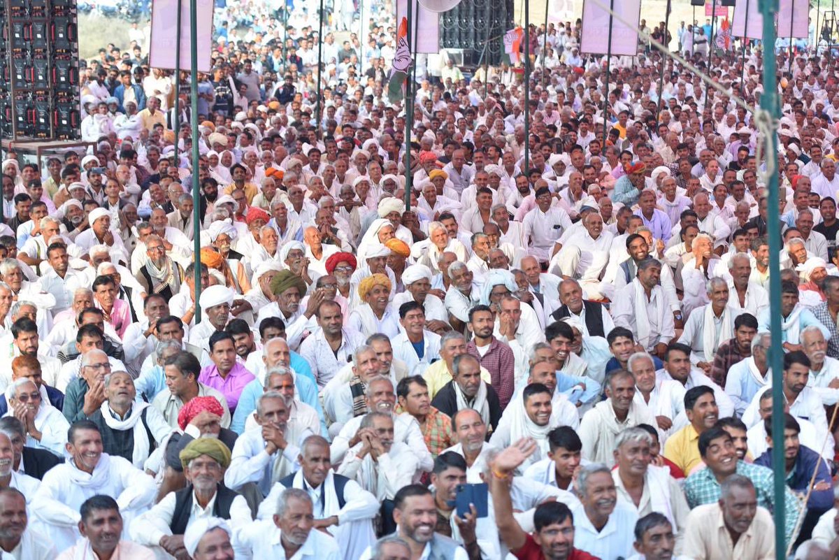 SachinPilot's tweet photo. नीम का थाना ने है ठाना
फिर कांग्रेस को विजयी बनाना।

कांग्रेस प्रत्याशी श्री सुरेश मोदी जी के समर्थन में विशाल जनसैलाब को संबोधित किया और कांग्रेस को विजयी बनाने की अपील की।
@sureshmodinkt https://t.co/y3bIu7NDQ8