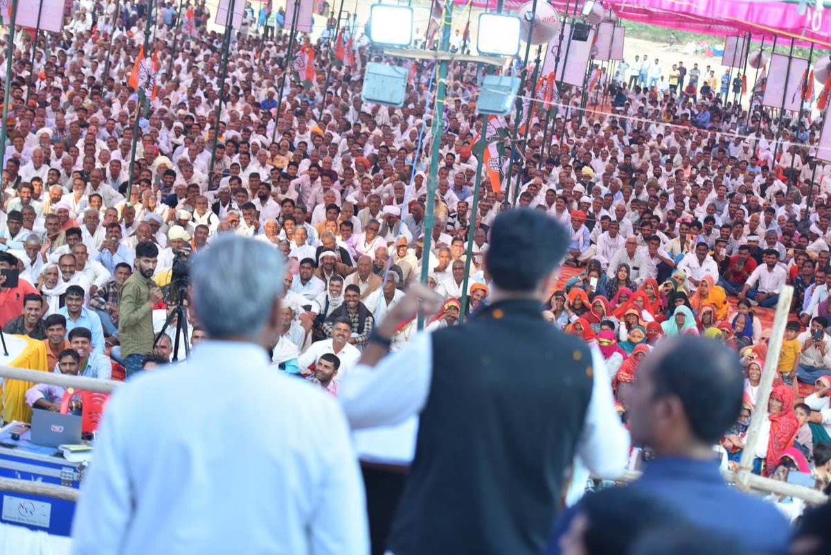 SachinPilot's tweet photo. नीम का थाना ने है ठाना
फिर कांग्रेस को विजयी बनाना।

कांग्रेस प्रत्याशी श्री सुरेश मोदी जी के समर्थन में विशाल जनसैलाब को संबोधित किया और कांग्रेस को विजयी बनाने की अपील की।
@sureshmodinkt https://t.co/y3bIu7NDQ8