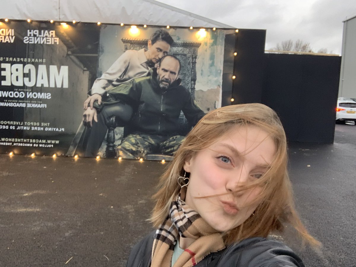 a lovely day of theatre today watching the dress rehearsal of <a href="/Macbeth_theshow/">Macbeth</a> directed by Simon  Godwin - break a leg everyone on your opening show tonight!! 🗡️

#RalphFiennes #IndiraVarma #MacbethTheShow