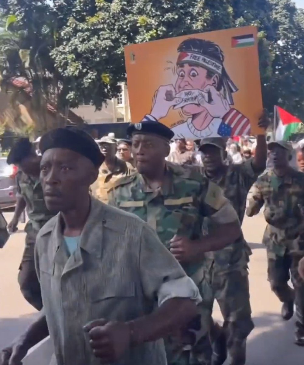 Mahdiyyaaaa's tweet image. Umkhonto we Sizwe, the former resistant fighters of South Africa, marched in solidarity with Palestine in a protest today 🫶🏼.