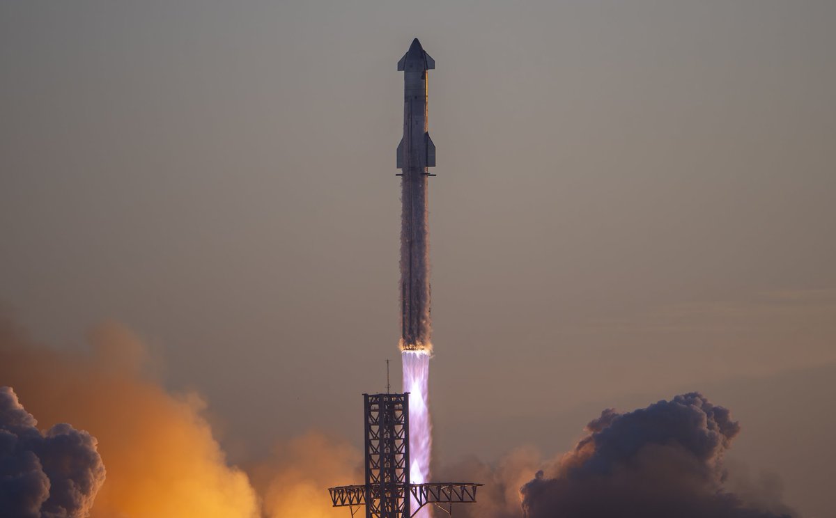 SHENLANBAI's tweet photo. Impressive of #Starship launch. https://t.co/t36ibDD2mC