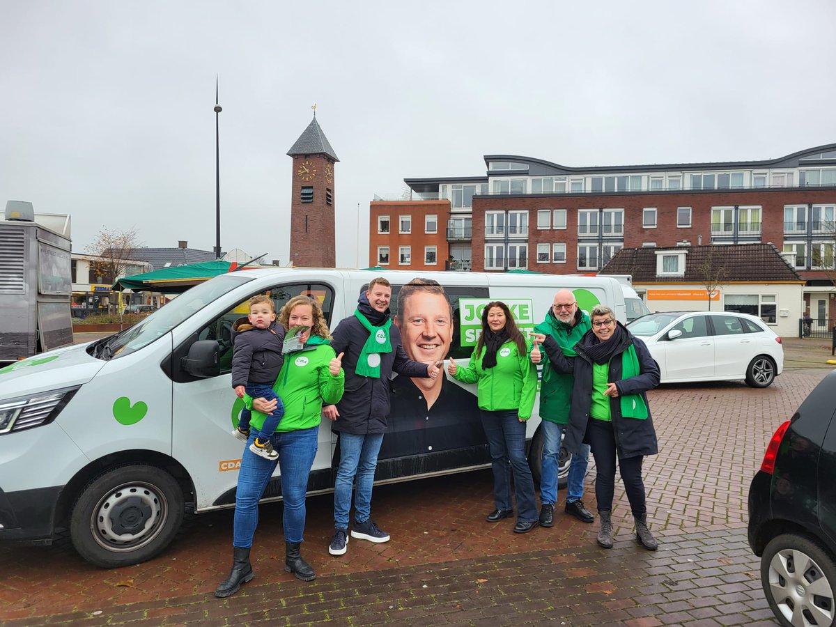 Een deel van team CDA Achtkarspelen actief in Surhuisterveen voor <a href="/HenriBontenbal/">Henri Bontenbal</a> en natuurlijk  Jouke Spoelstra #CDA #11 #foarfryslan @Jouke12 <a href="/cdavandaag/">CDA</a>
