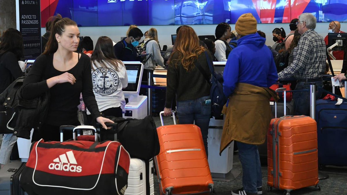 Airlines brace for record Thanksgiving air travel cnb.cx/47zaBc1
