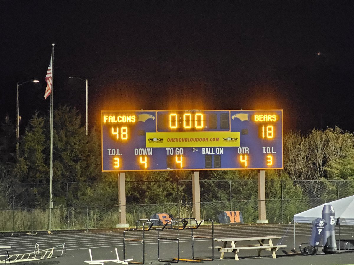 Thank you Future Falcons and Eagle Ridge Middle School students for coming out to support <a href="/BWHSFootball/">Briar Woods HS Football</a>
as they decisively won 48 to 18 in their regional semi-final playoff game!  <a href="/LCPS_EagleRidge/">Eagle Ridge Middle</a> <a href="/andrejones1185/">Coach Andre Jones</a>
<a href="/Coach_Canney/">Mike Canney</a> <a href="/BWHSAthletics/">BWHS Athletics</a>