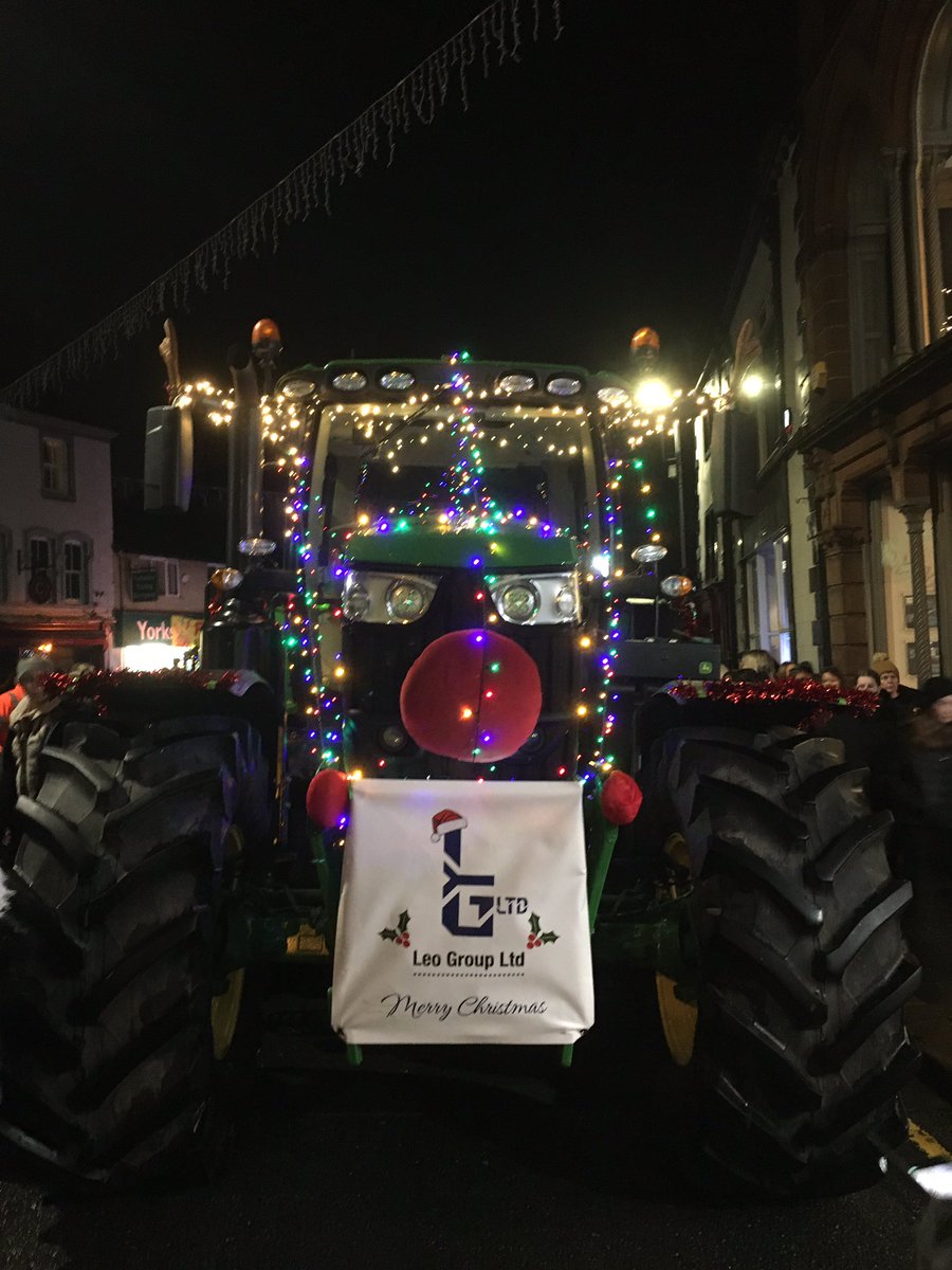 harashulme's tweet photo. Proper rural Christmas lights switch on, plenty of cheery folk out enjoying the evening 🤩🎄🎅🏽
#PenrithSparkle #ruralhope https://t.co/Uf8TayMxB0