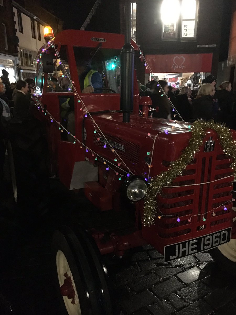 harashulme's tweet photo. Proper rural Christmas lights switch on, plenty of cheery folk out enjoying the evening 🤩🎄🎅🏽
#PenrithSparkle #ruralhope https://t.co/Uf8TayMxB0