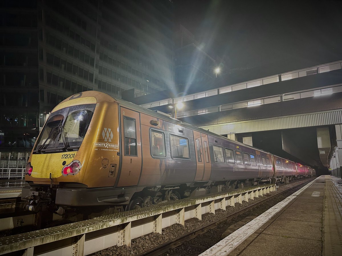 SnrConductorJim's tweet image. Another evening shift for me keeping people moving across the Snow Hill Lines on their nights out!

@WestMidRailway

#DispatchersOfTwitter #DispatchersOfX #RailwayFamily #RailwayLife #Trains