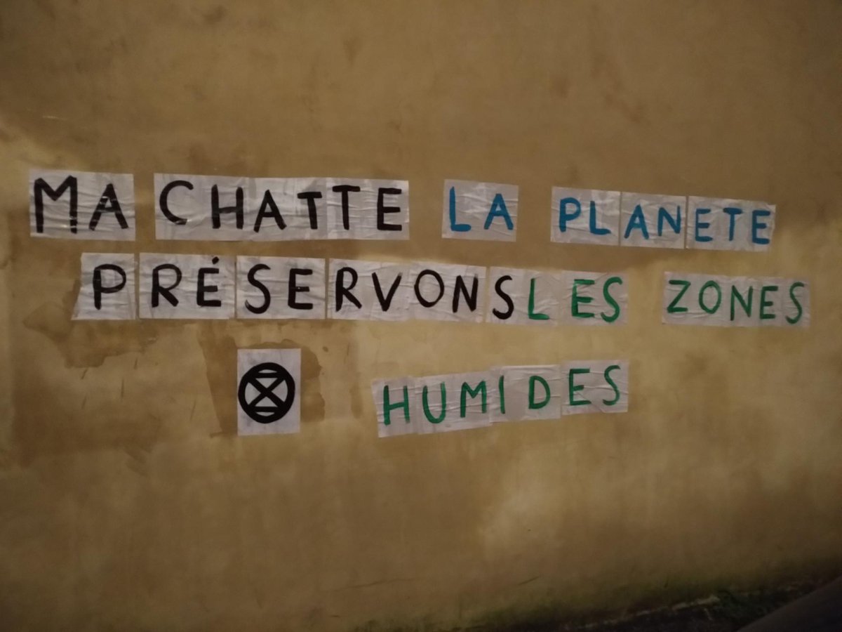 ♀️ Car oui, chez #ExtinctionRebellion on est pas que "éco-terroristes" 😱, on est aussi "éco-féministes"

La preuve avec <a href="/XRPoitiers/">Extinction Rebellion Poitiers</a> 👇