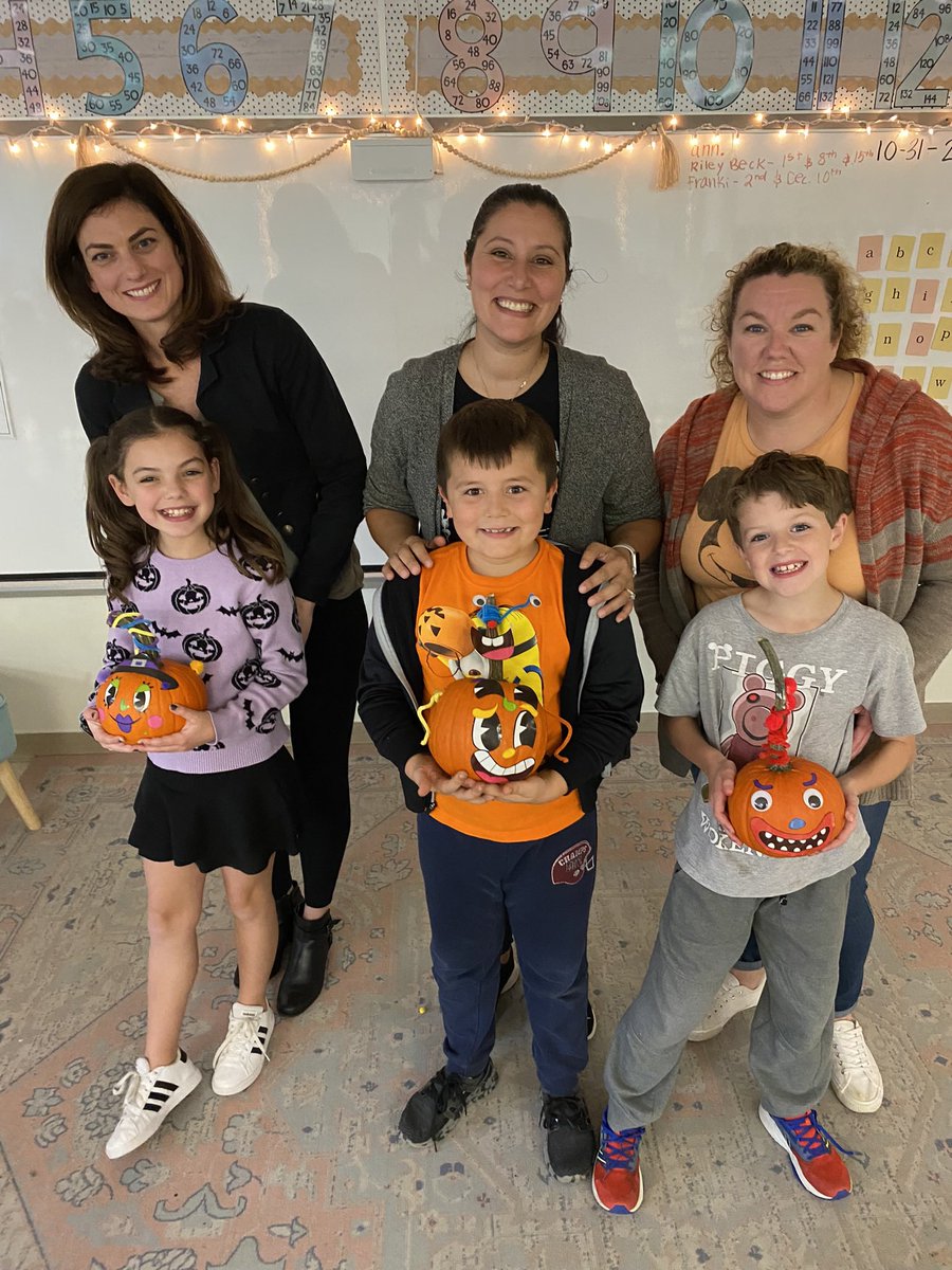 MsEmilyPhillips's tweet photo. Our Fall Fun party was also one of the BEST days on Halloween! 

I am SO thankful to our incredible homeroom parents for all the fun we were able to have thanks to their help!!! https://t.co/ia0OHcDvwI