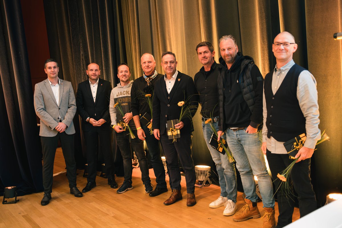 DynamoDresden's tweet photo. Der Jugendrat setzt sich zusammen aus Dirk #Bähr, Martin #Werner, Jens #Albinus, Ralf #Wittig und Frank #Bayer. Herzlichen Glückwunsch! #sgd1953 https://t.co/7nYBmi0ZXC