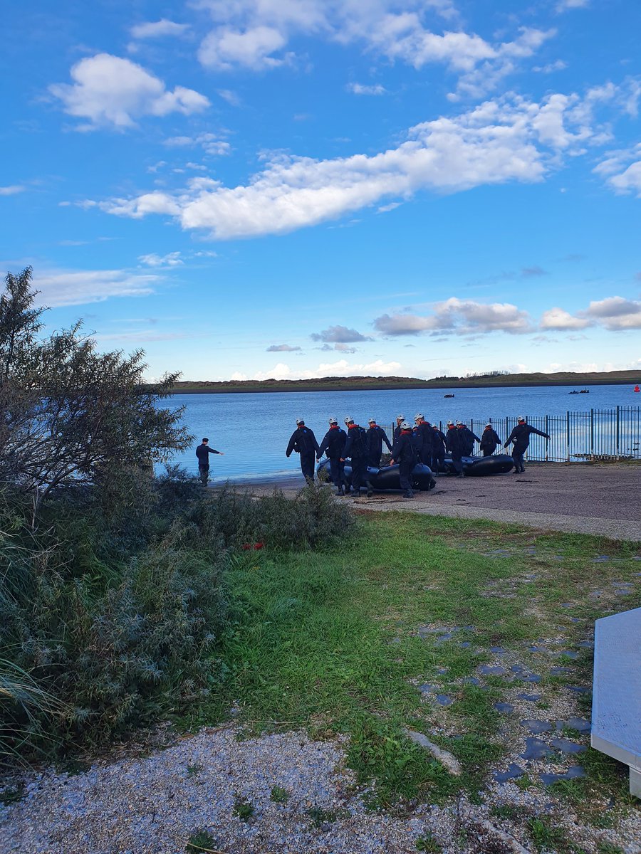 skipperrene's tweet photo. Werkbezoek bij onze nieuwe collega's in de #emmv. Veel enthousiaste jonge lui bezig gezien om hun droom na te jagen #werkenbijdefensie #jemoethetmaarkunnen https://t.co/ovplYCv5aM