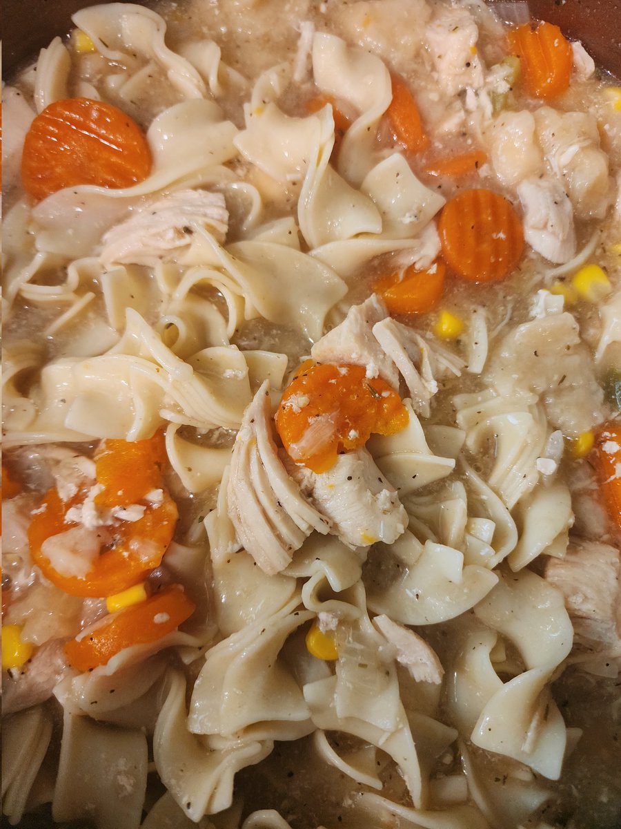 TexasBosssLady's tweet photo. 63° is chilly. So, chicken noodles soup it is 🍲 🐔 😋🥄 
#Saturdaycooking #coldweatherfood #TexasHillCountryKitchen https://t.co/GbX4Qestn6