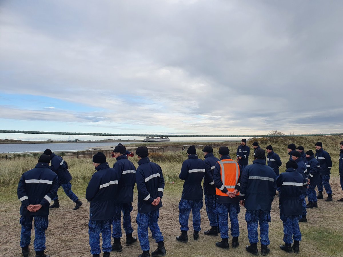 skipperrene's tweet photo. Werkbezoek bij onze nieuwe collega's in de #emmv. Veel enthousiaste jonge lui bezig gezien om hun droom na te jagen #werkenbijdefensie #jemoethetmaarkunnen https://t.co/ovplYCv5aM